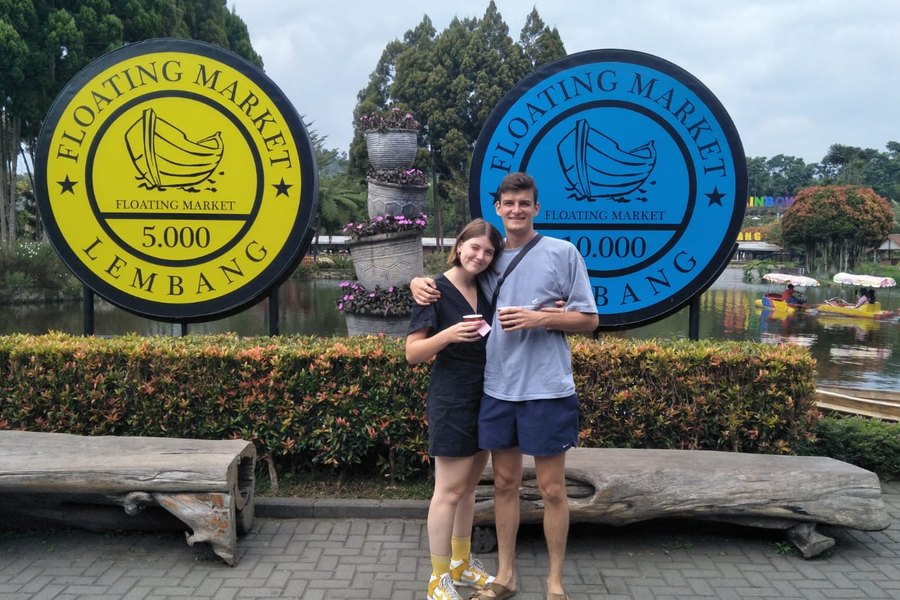 Tamu dari Belgia di Floating Market Lembang