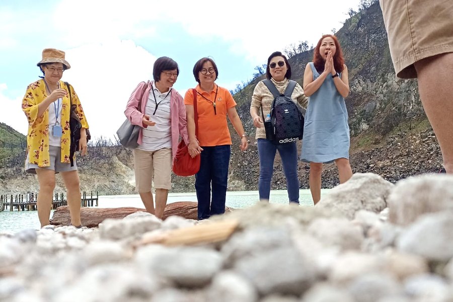 Pemandangan Kawah Putih Ciwidey dari dekat