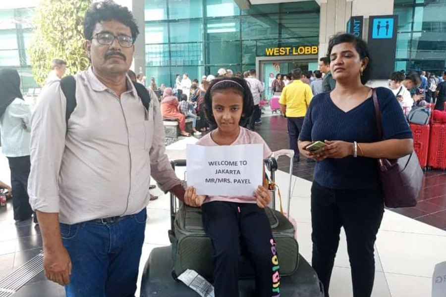 Tamu Bandung Driver di bandara sebelum keberangkatan
